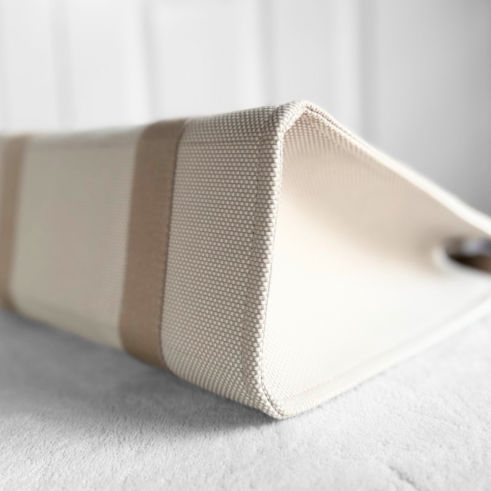 NWT Lululemon Two-Tone Canvas Tote Bag — 10L — Movage Tan/Light Ivory — SOLD OUT - Picture 10 of 14